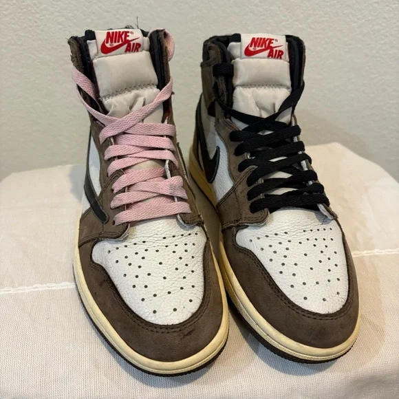 Nike Air Jordan 1 Retro High OG SP Travis Scott "Mocha" sneaker - Picture 4 of 13